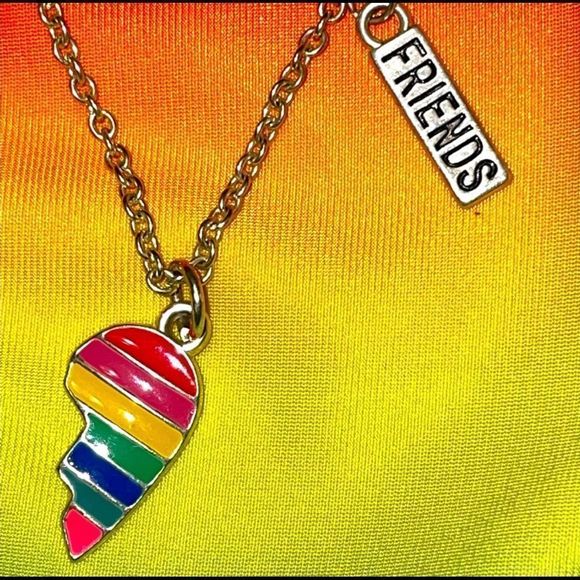 Friends & Rainbows Vintage Necklace - Picture 2 of 9